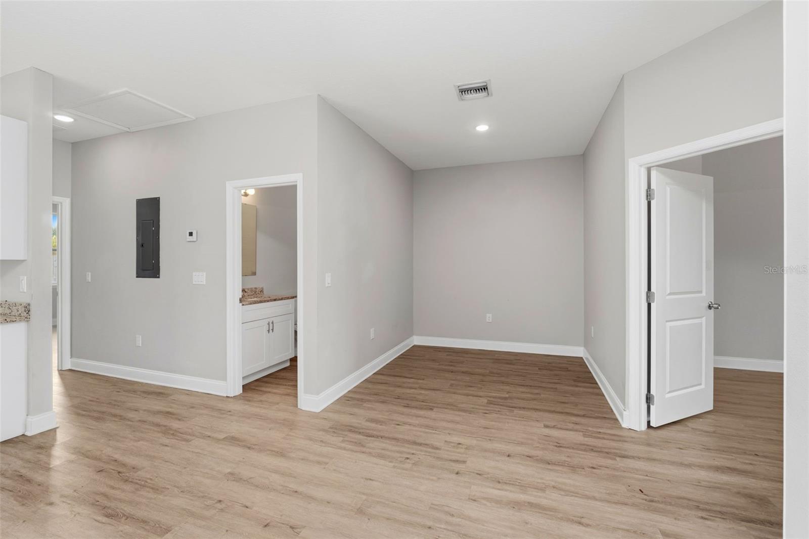 Image 4 of 24 For 314 Colonade Court A