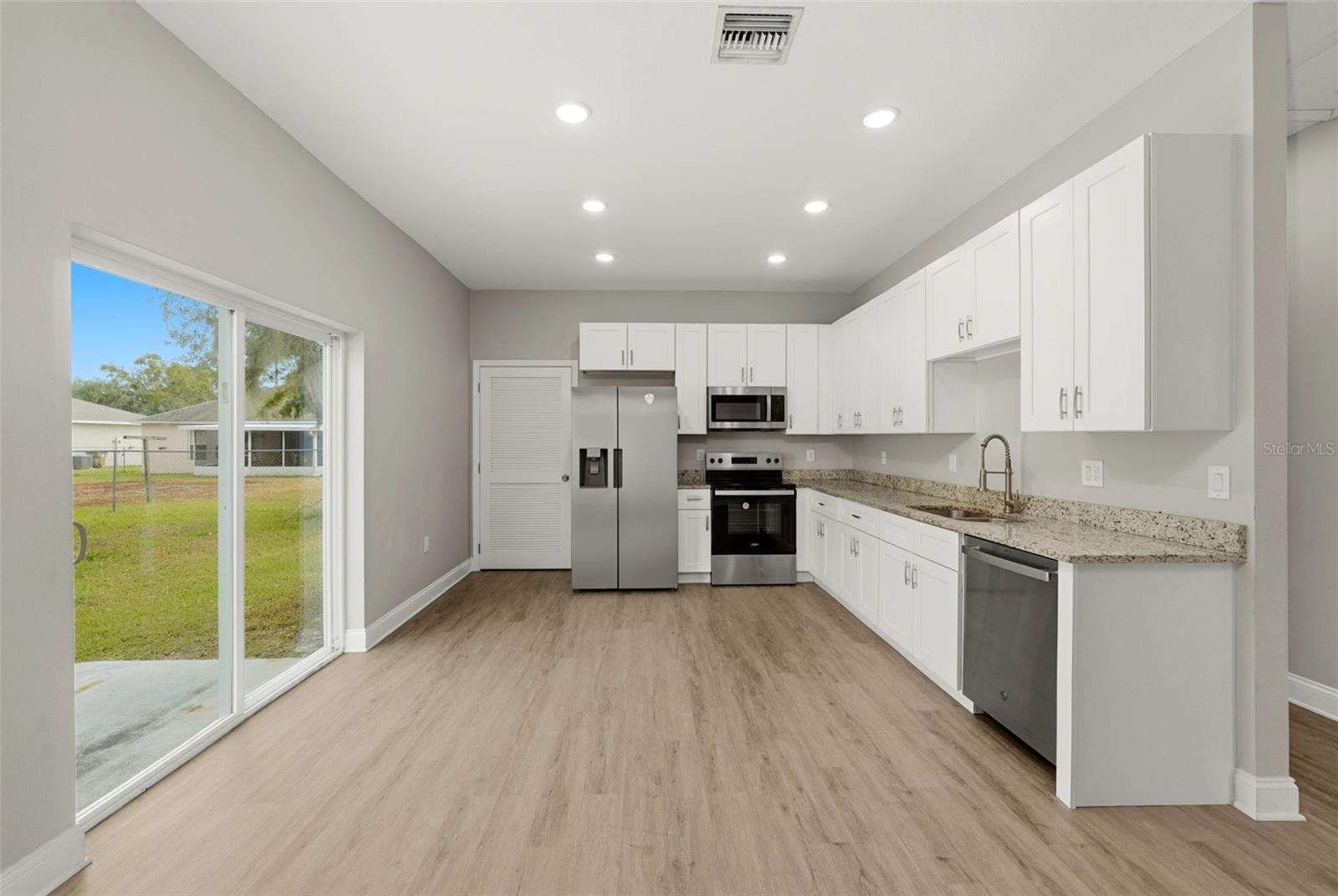 Image 7 of 24 For 314 Colonade Court A