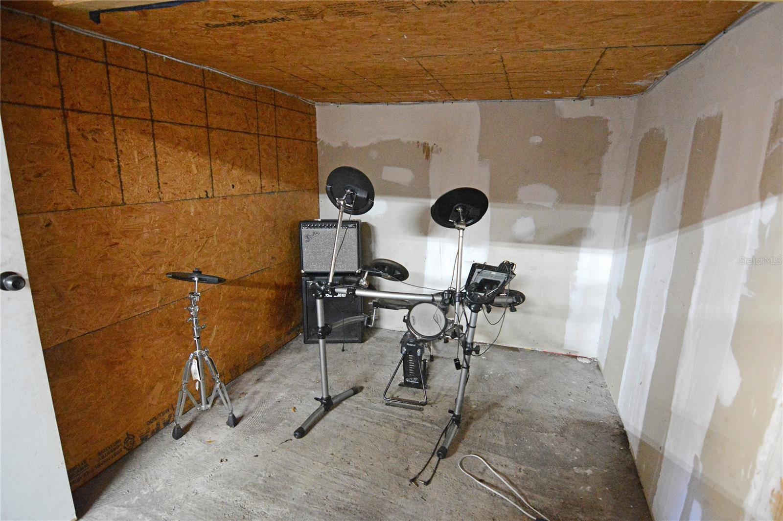 Image 34 of 35 For 2606 Crystal Lake Avenue