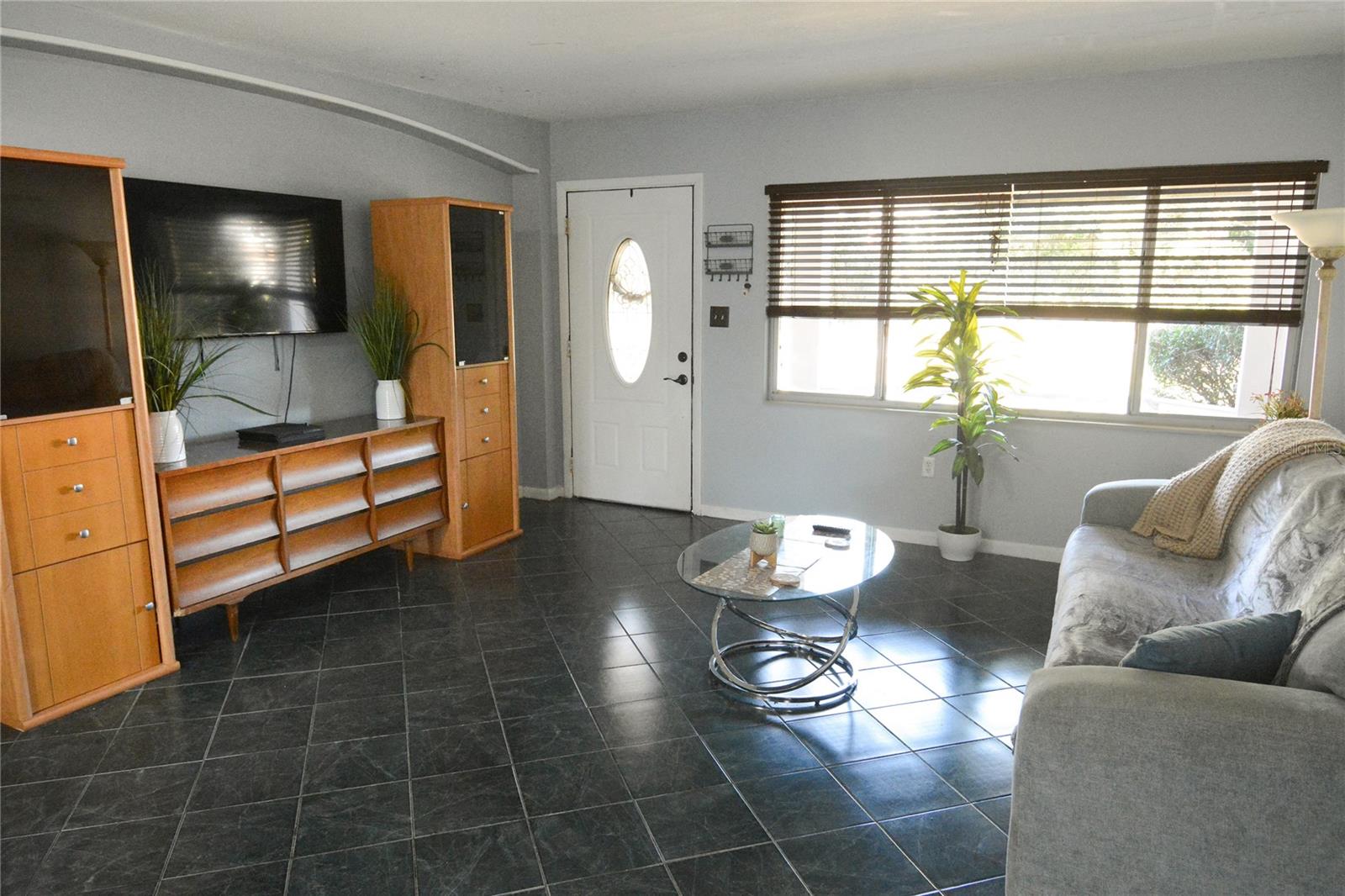 Image 5 of 35 For 2606 Crystal Lake Avenue