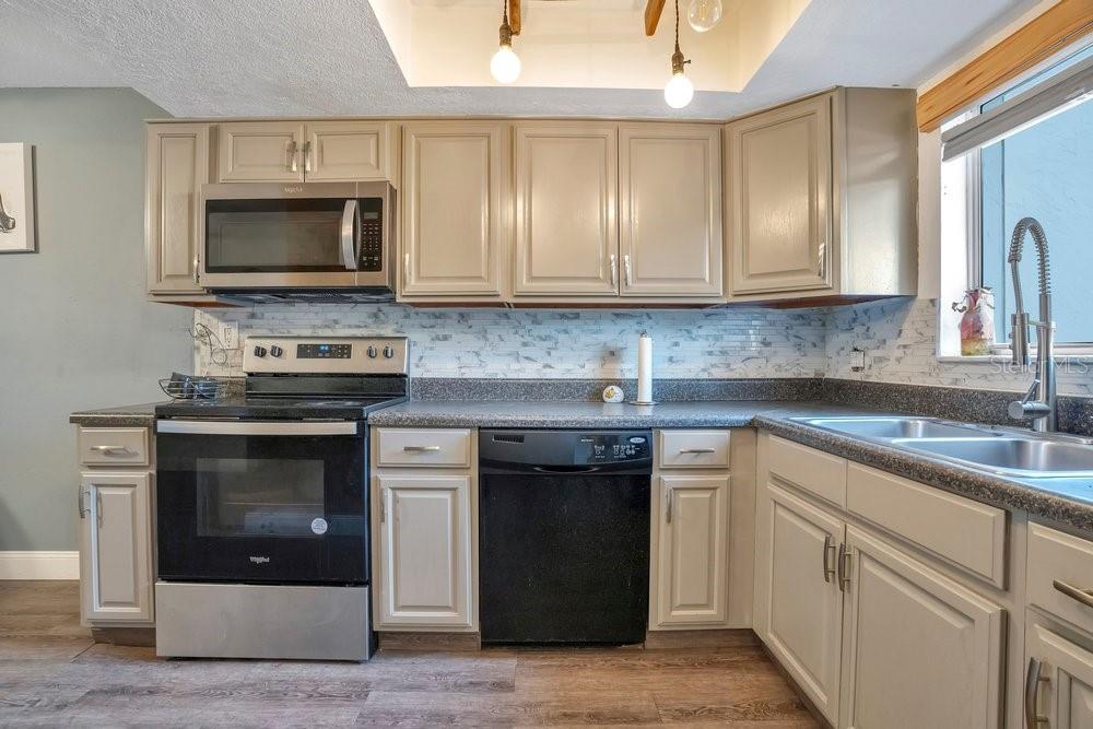 Image 13 of 32 For 404 Country Lane Ne 404