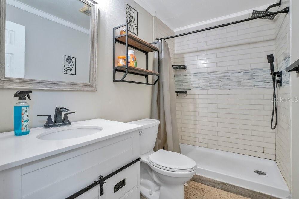 Image 21 of 32 For 404 Country Lane Ne 404