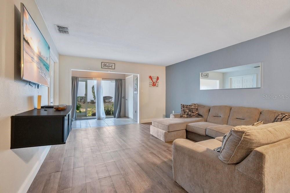 Image 6 of 32 For 404 Country Lane Ne 404