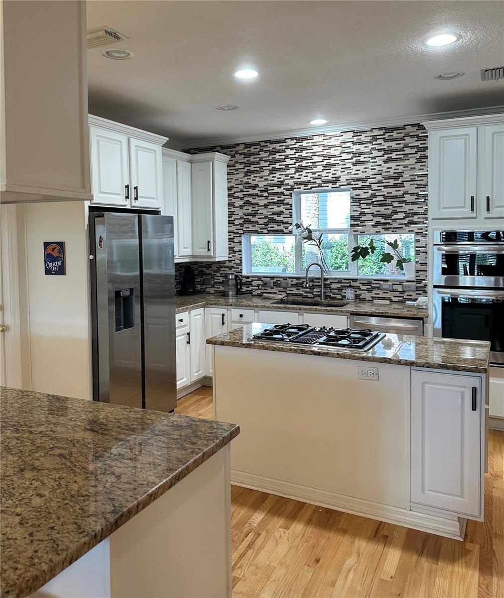 Listing photo id 9 for 1401 5th Street N