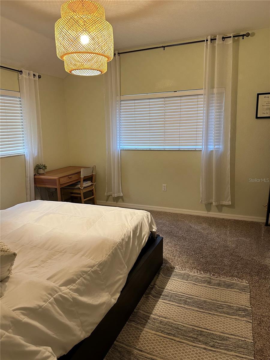 Listing photo id 10 for 1401 5th Street N