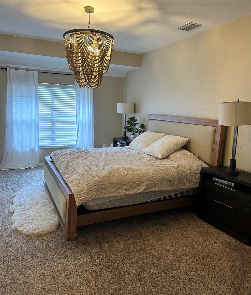 Listing photo id 11 for 1401 5th Street N