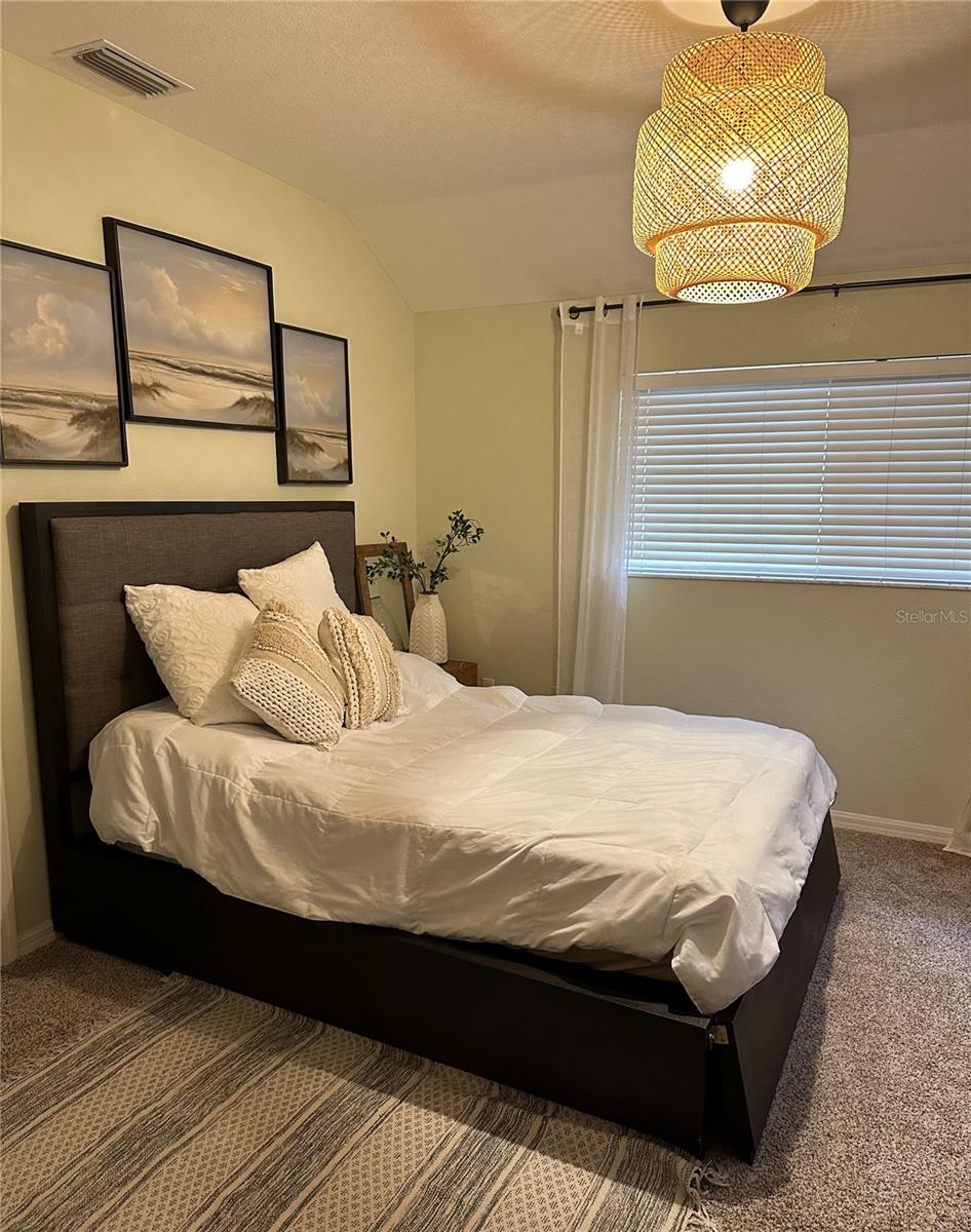 Listing photo id 12 for 1401 5th Street N