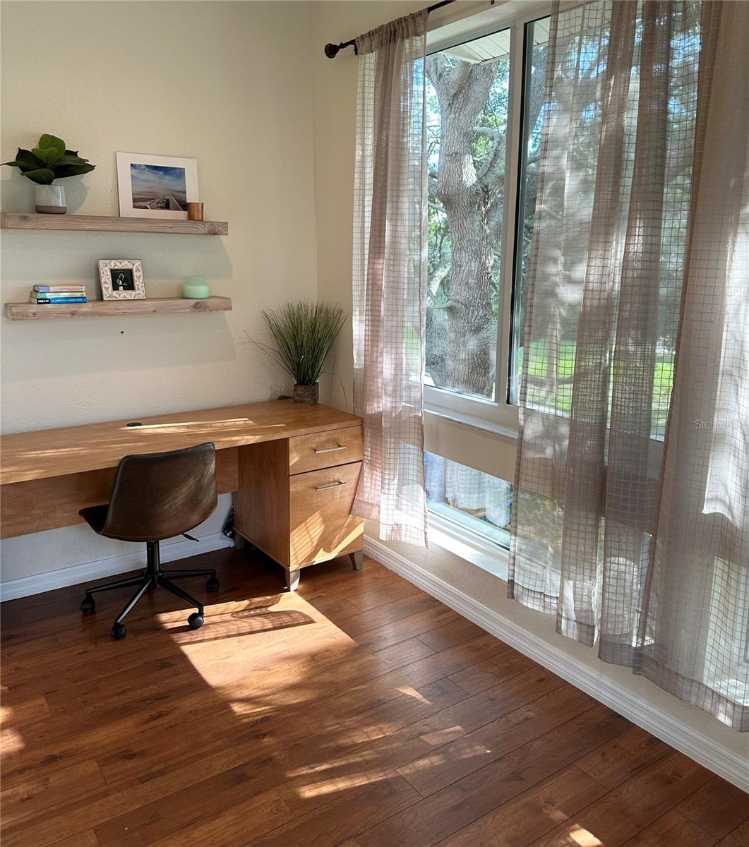 Listing photo id 17 for 1401 5th Street N