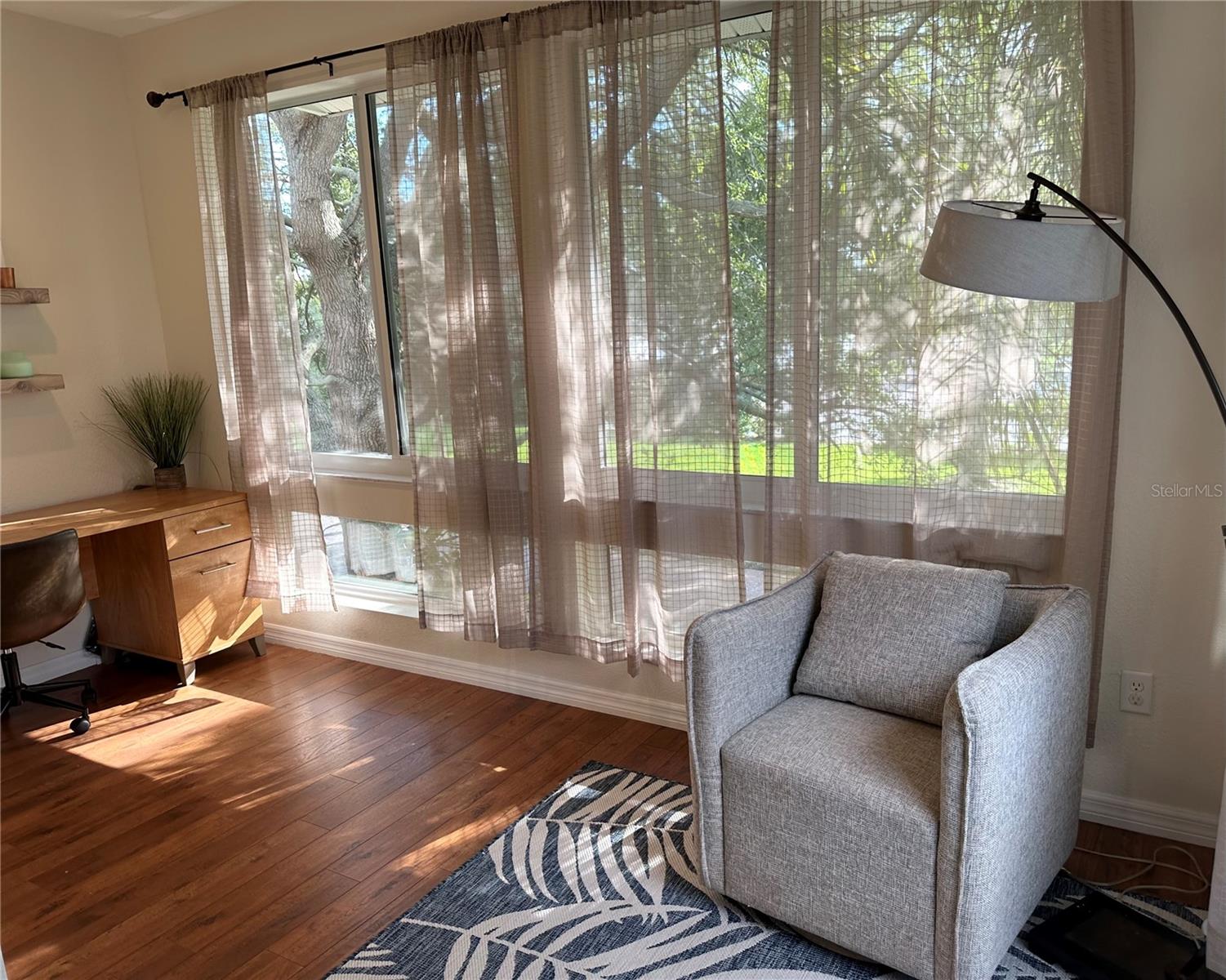 Listing photo id 18 for 1401 5th Street N