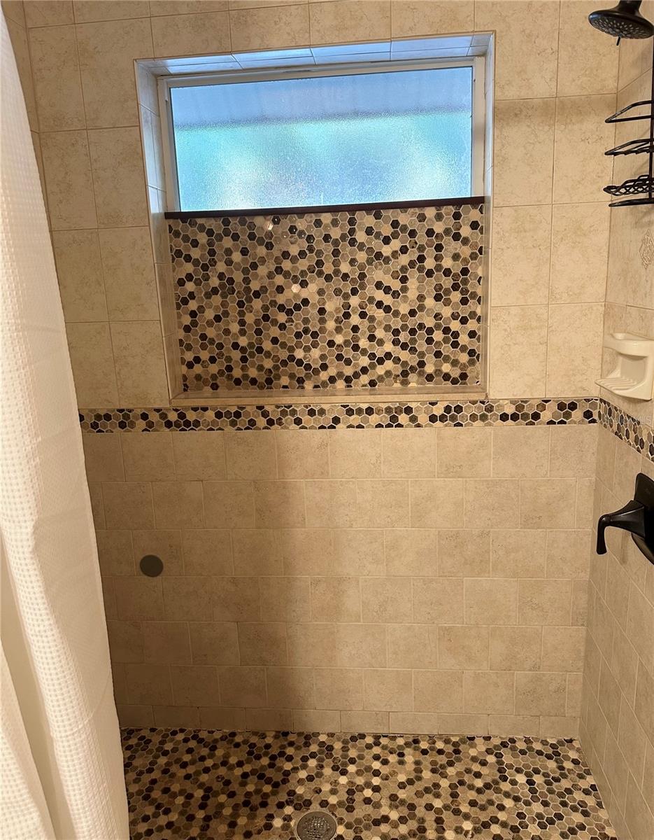 Listing photo id 21 for 1401 5th Street N