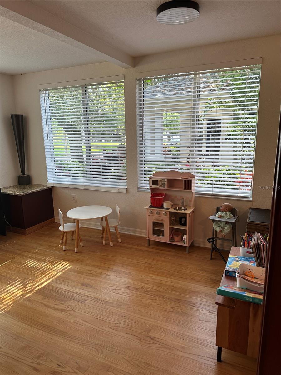 Listing photo id 2 for 1401 5th Street N