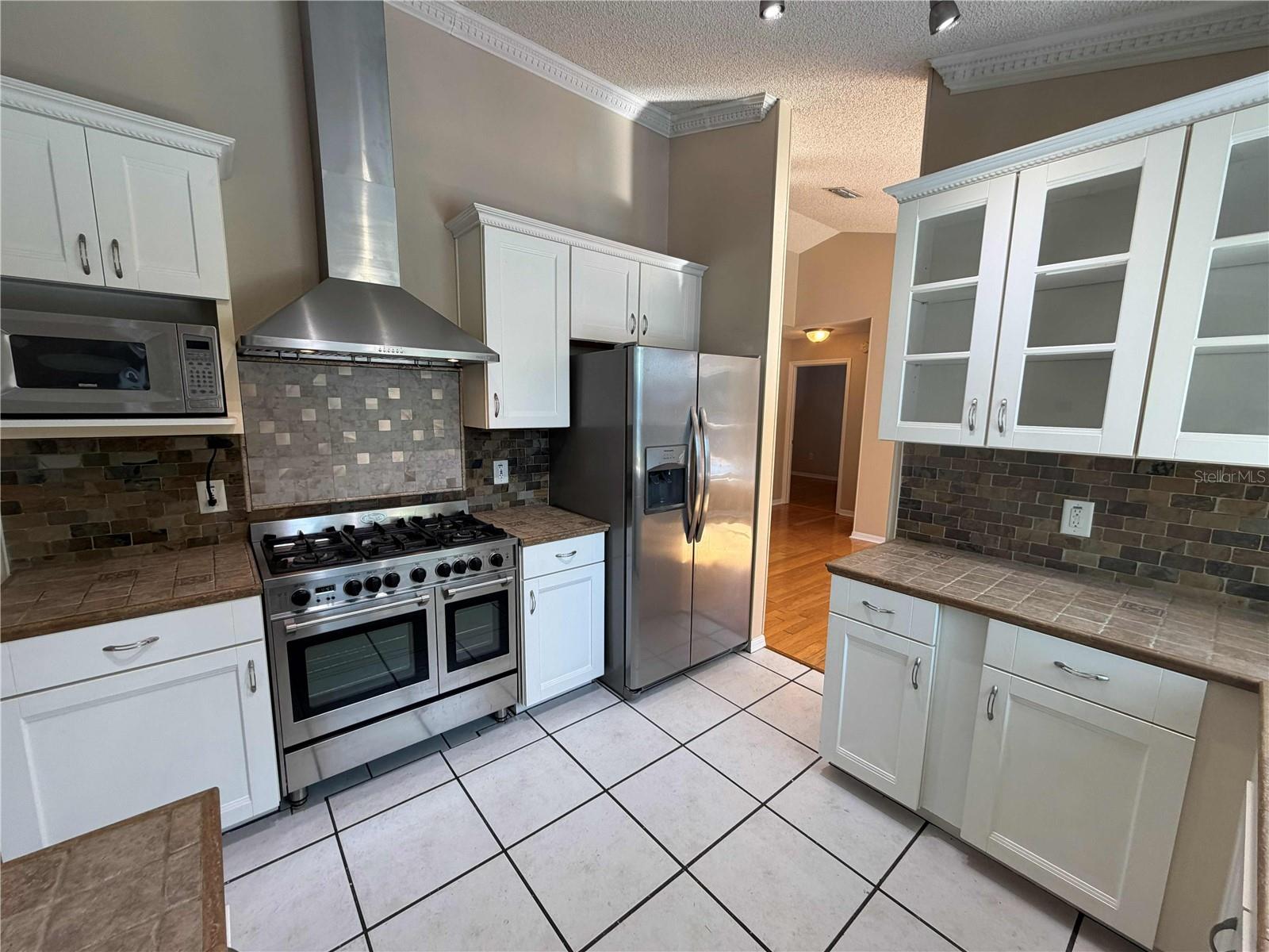 Image 10 of 31 For 1366 Valhalla Street