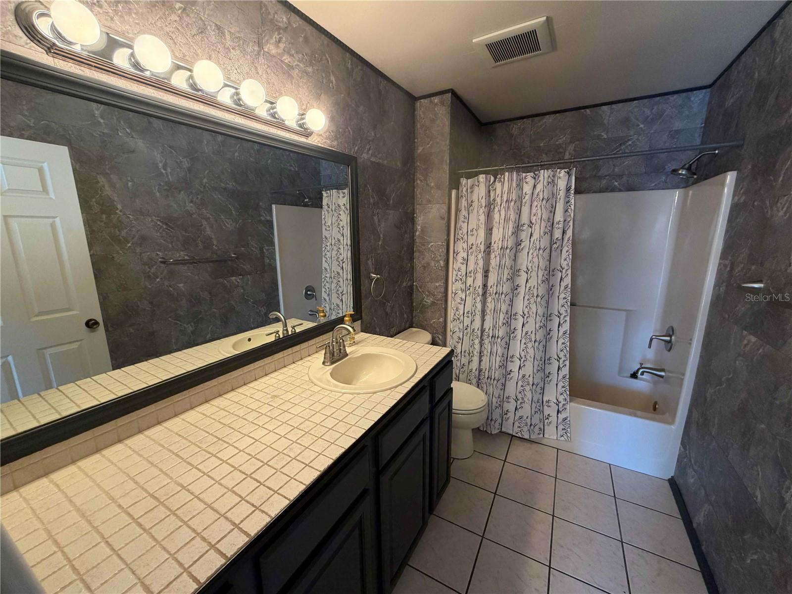 Image 21 of 31 For 1366 Valhalla Street