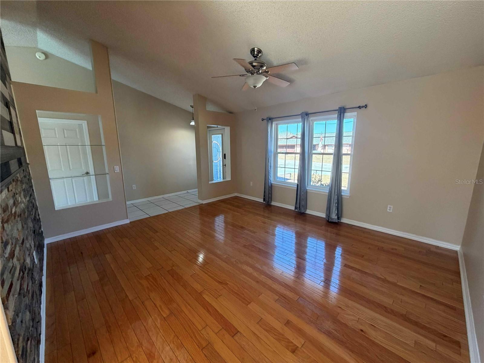 Image 5 of 31 For 1366 Valhalla Street