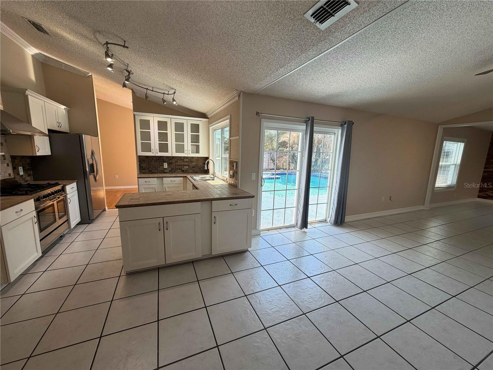 Image 7 of 31 For 1366 Valhalla Street