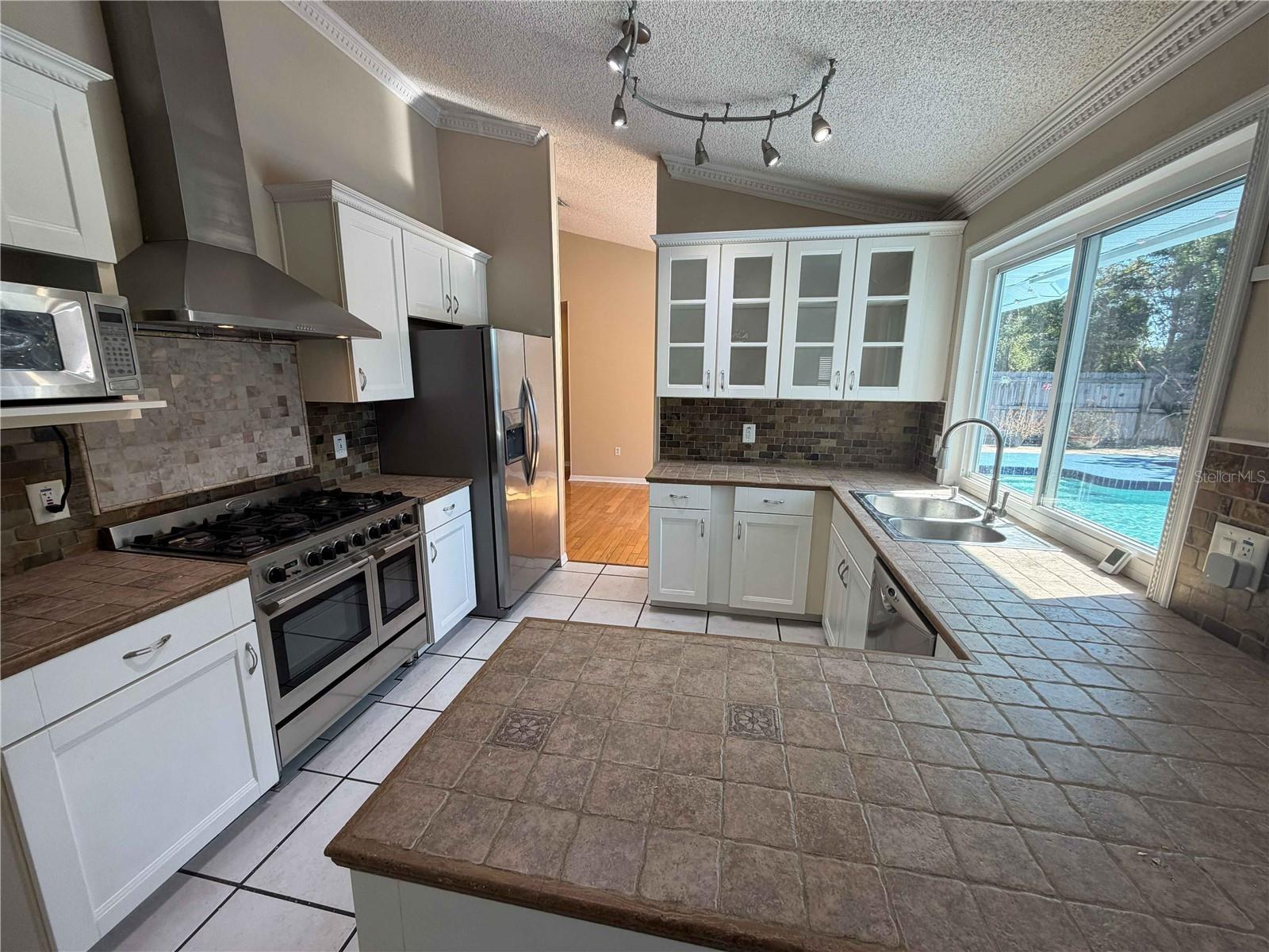 Image 8 of 31 For 1366 Valhalla Street