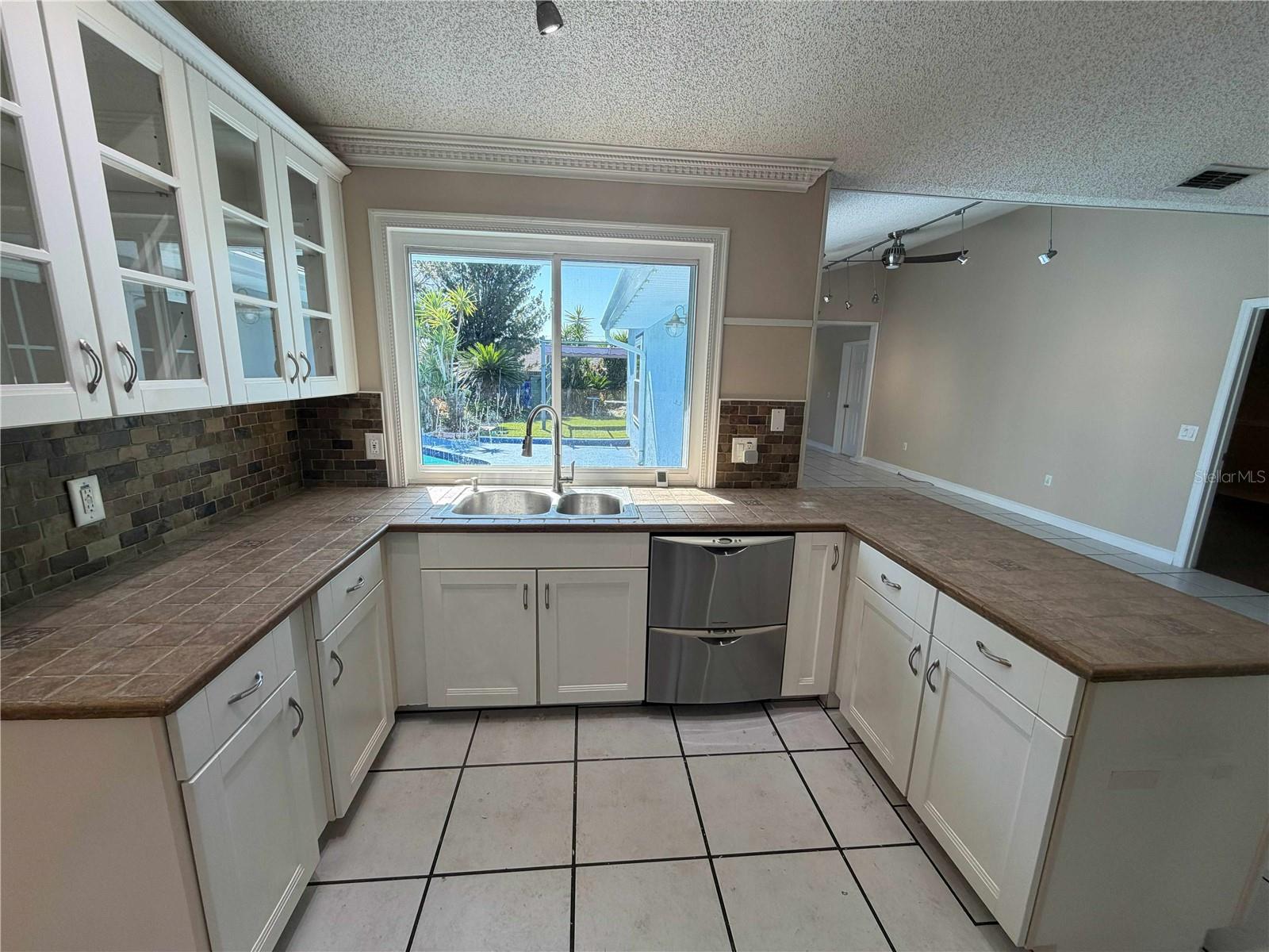 Image 9 of 31 For 1366 Valhalla Street