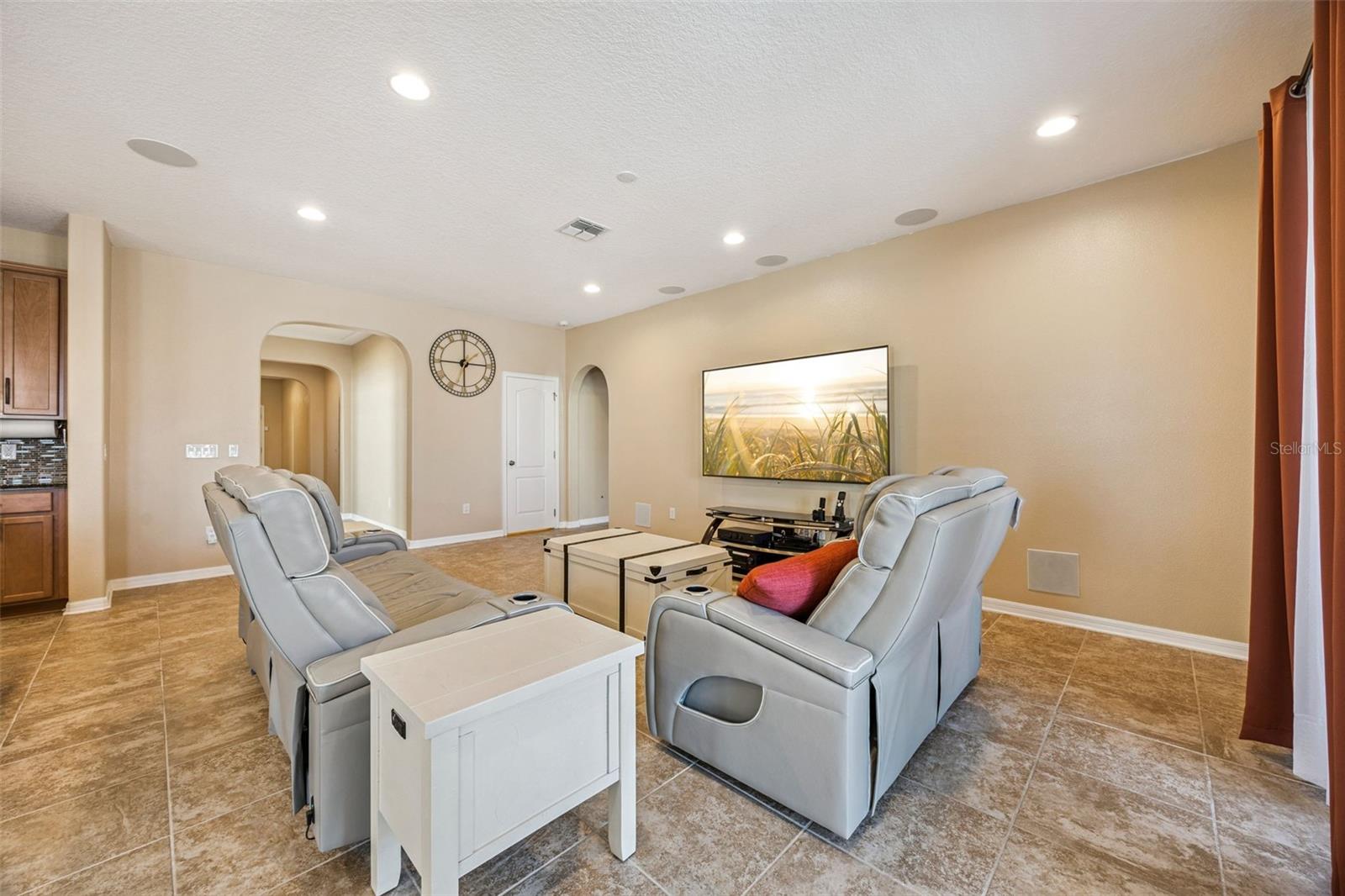 Image 12 of 37 For 901 Fountain Coin Loop