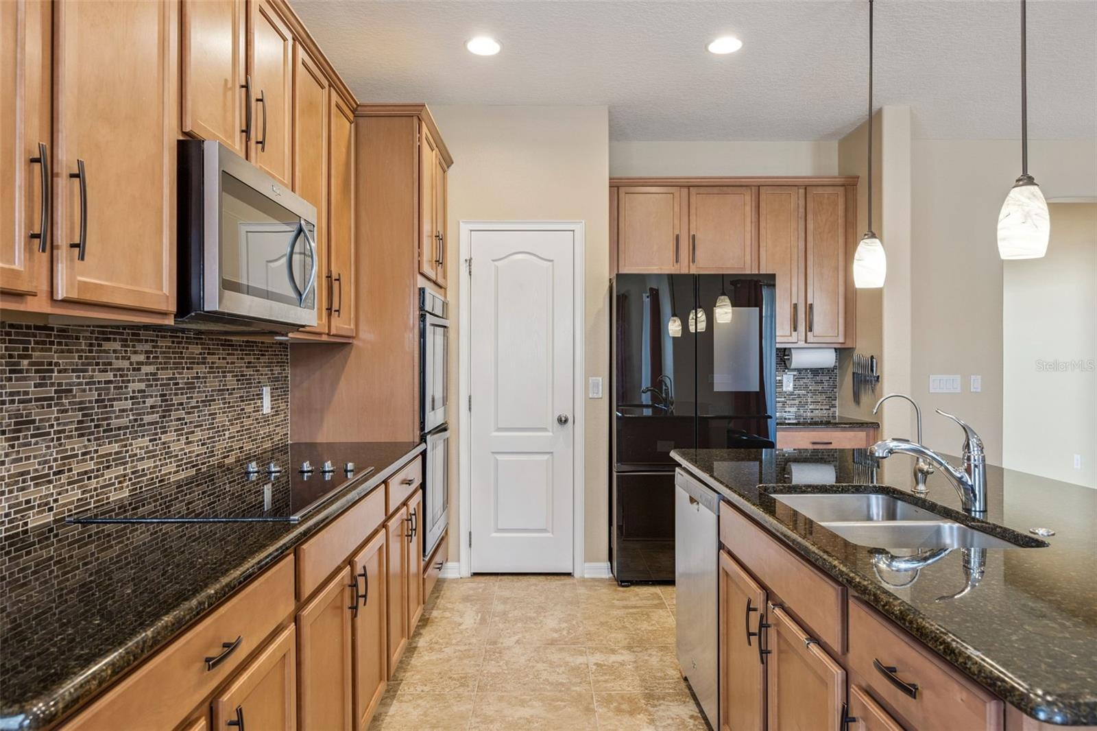 Image 18 of 37 For 901 Fountain Coin Loop