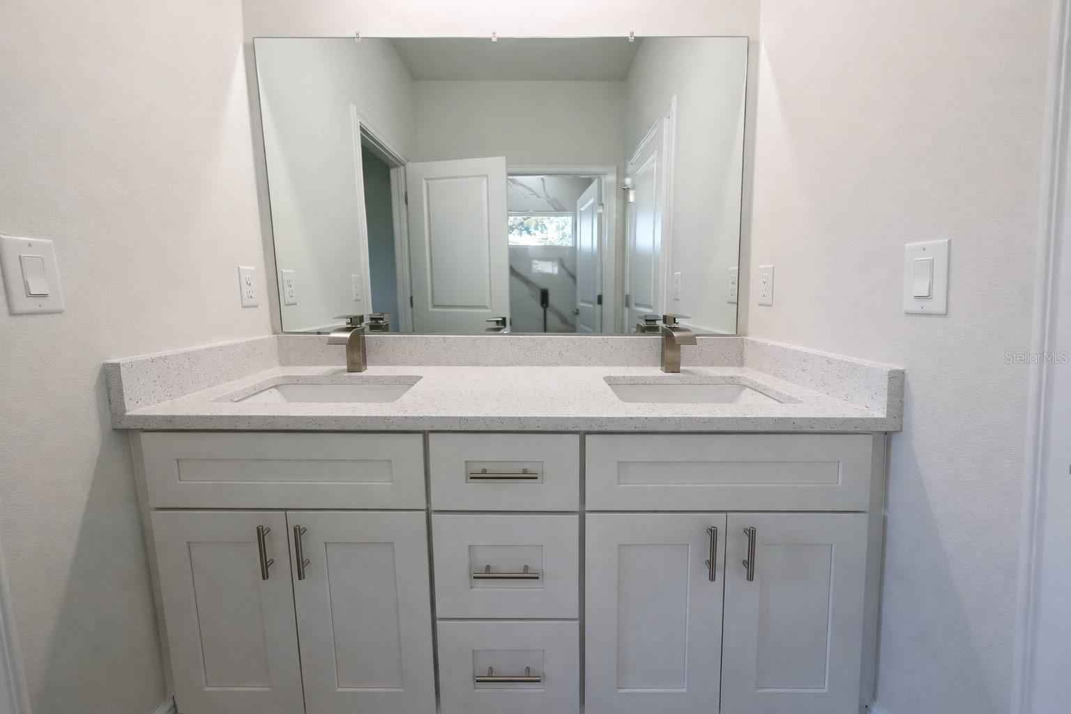 Image 25 of 45 For 3862 147th Street Road