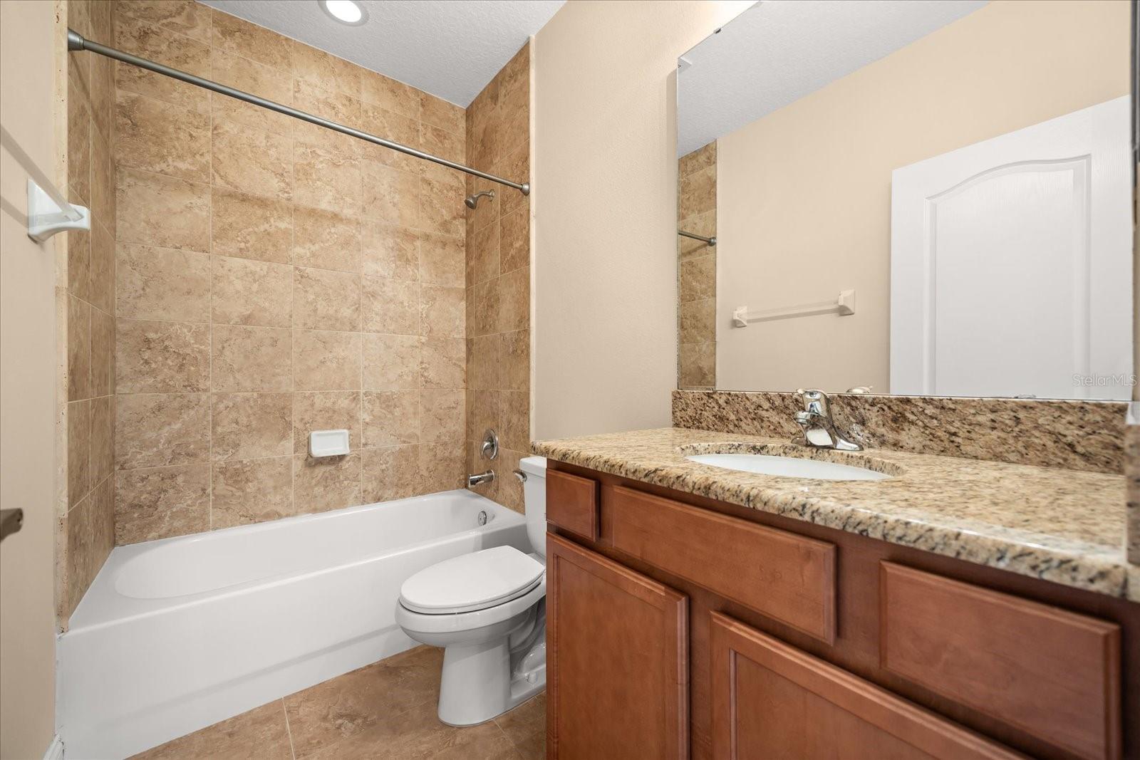 Image 15 of 33 For 2004 Michael Tiago Circle