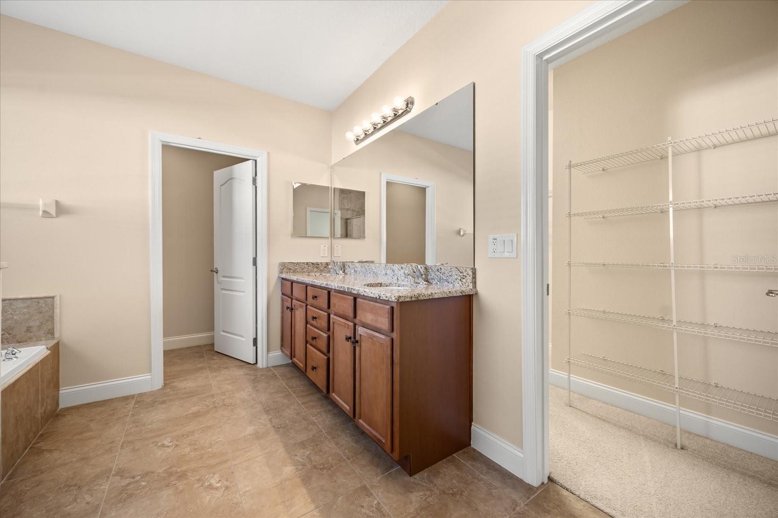 Image 20 of 33 For 2004 Michael Tiago Circle