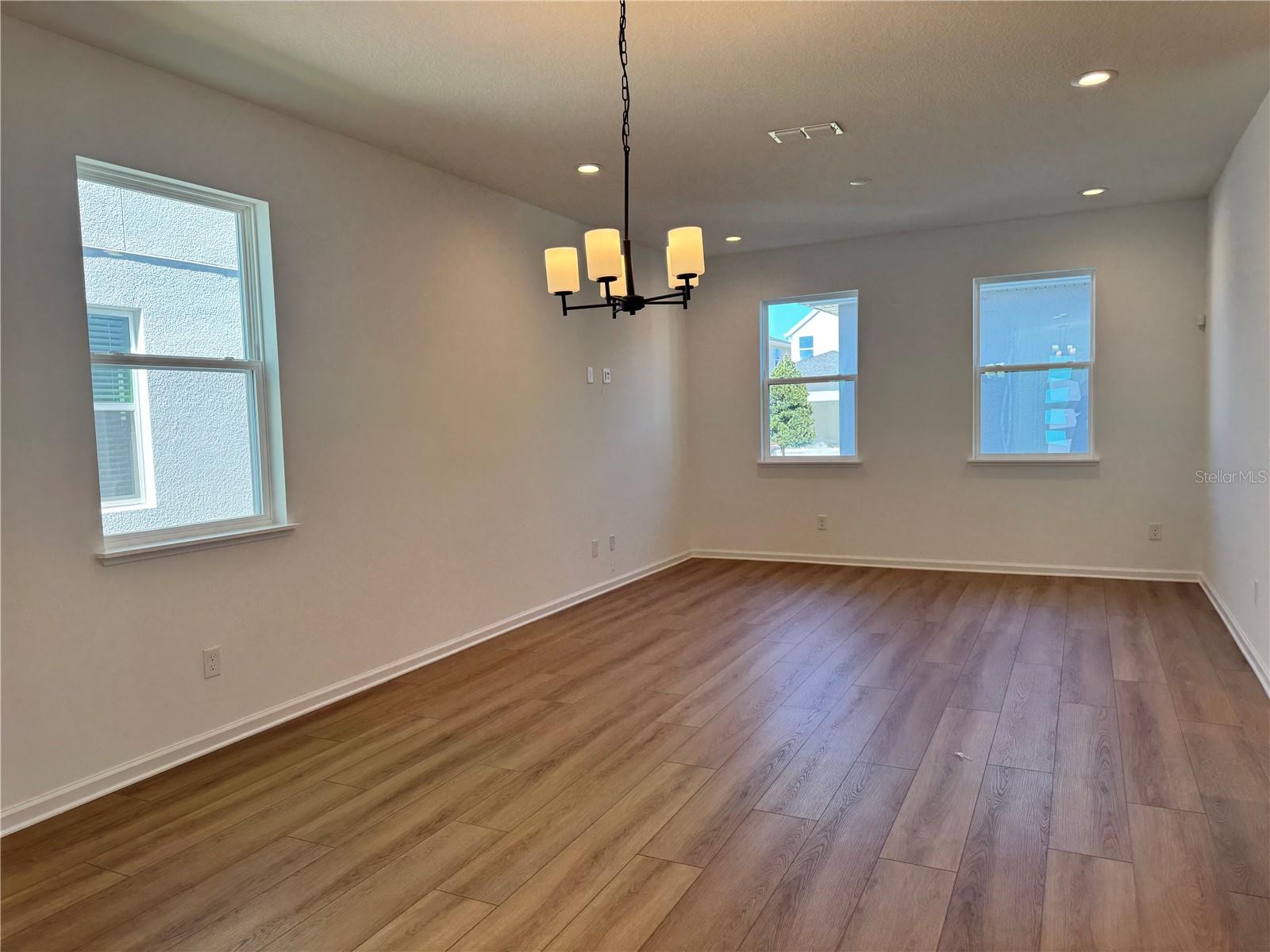 Image 10 of 45 For 1821 Crowncrest Drive