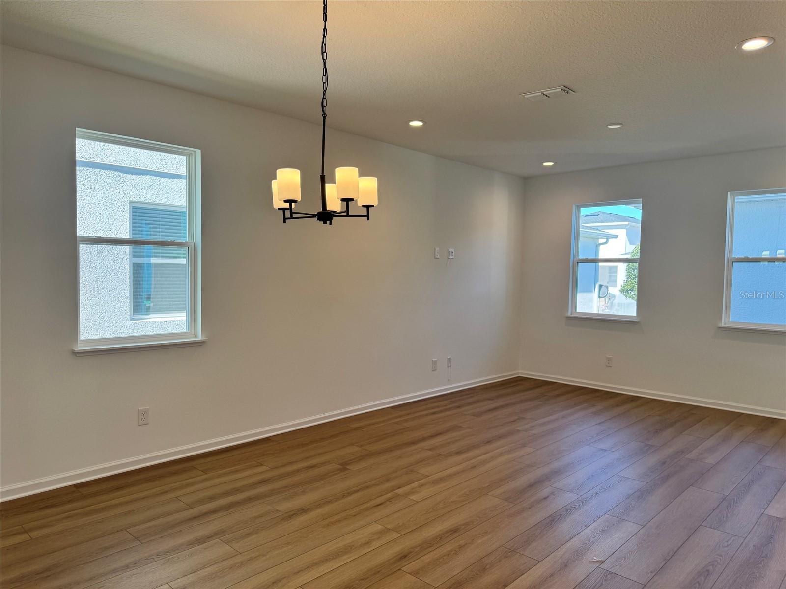 Image 17 of 45 For 1821 Crowncrest Drive