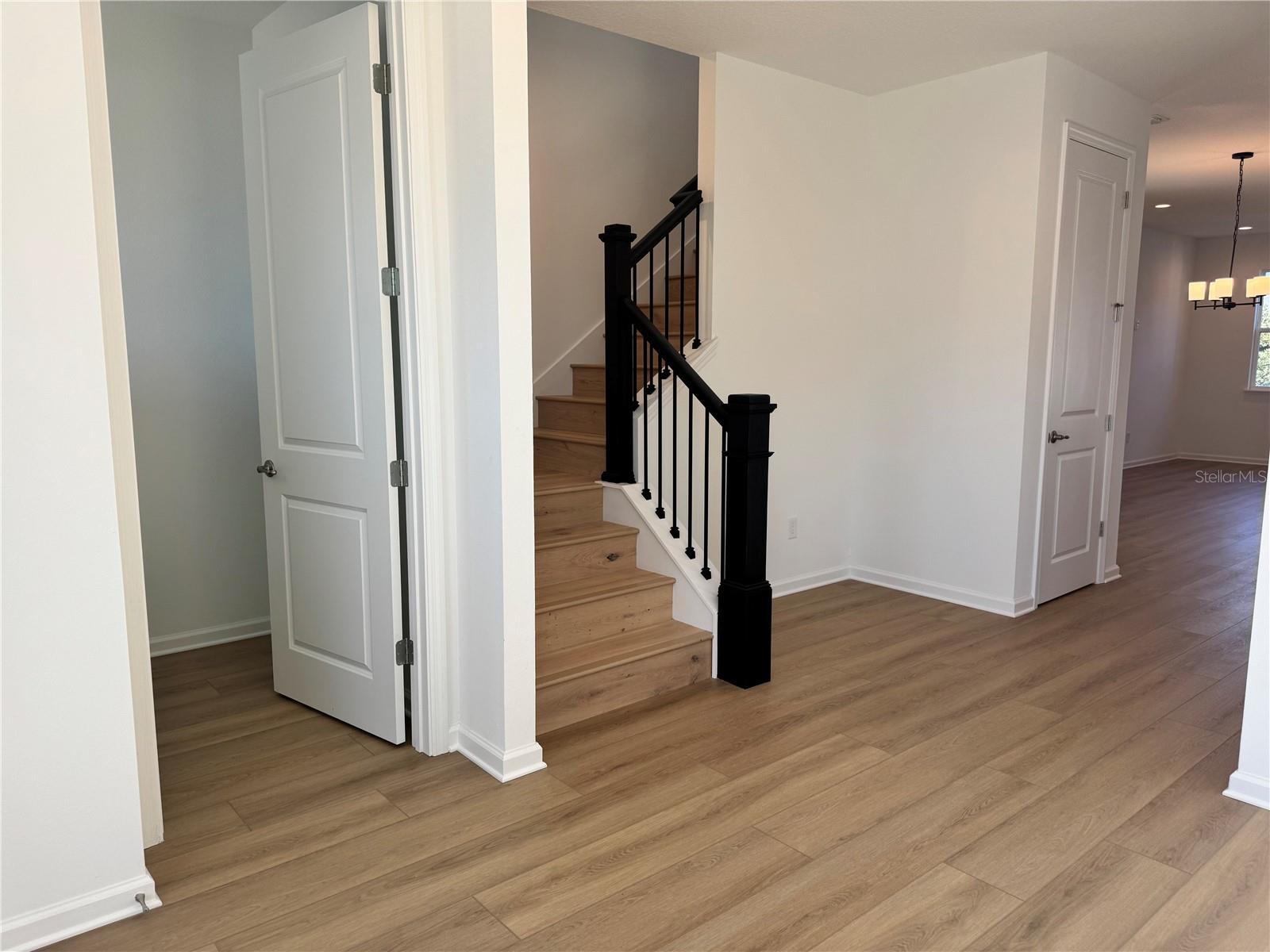 Image 5 of 45 For 1821 Crowncrest Drive