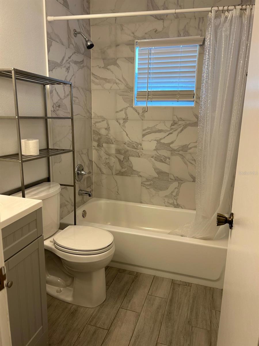 Image 15 of 20 For 9739 Poplarwood Court