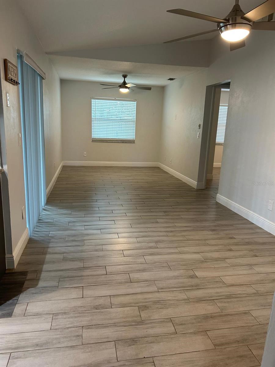 Image 3 of 20 For 9739 Poplarwood Court