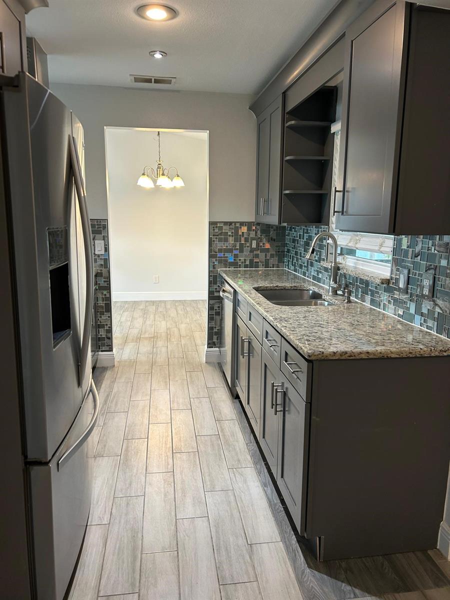 Image 5 of 20 For 9739 Poplarwood Court