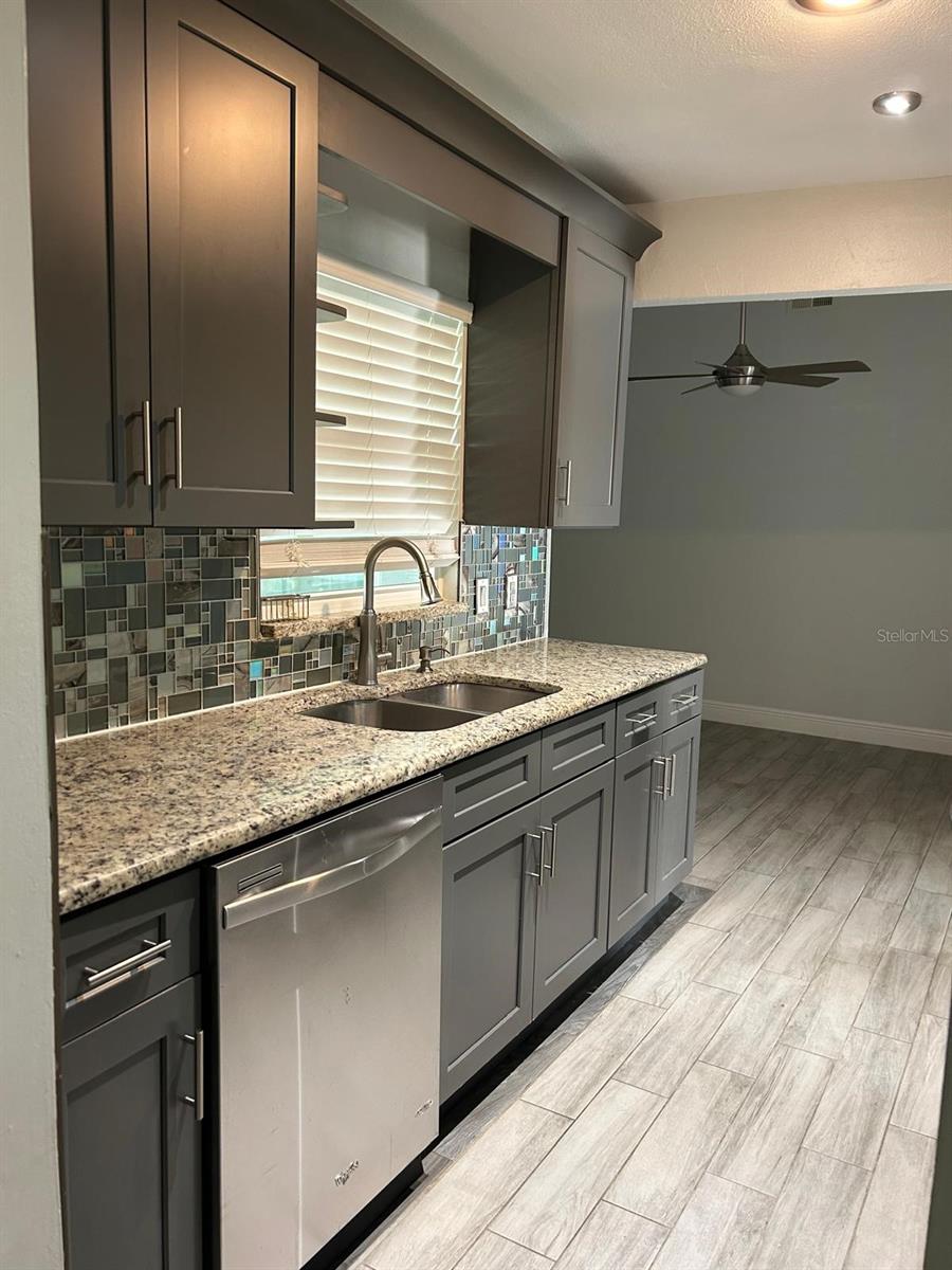 Image 8 of 20 For 9739 Poplarwood Court