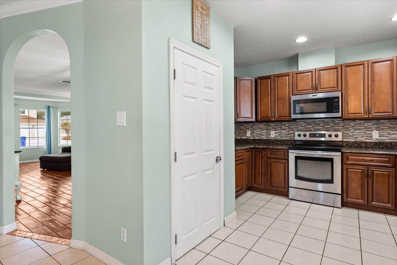 Image 10 of 35 For 616 Buckingham Drive