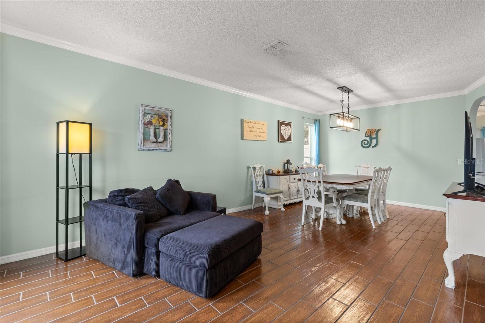 Image 7 of 35 For 616 Buckingham Drive