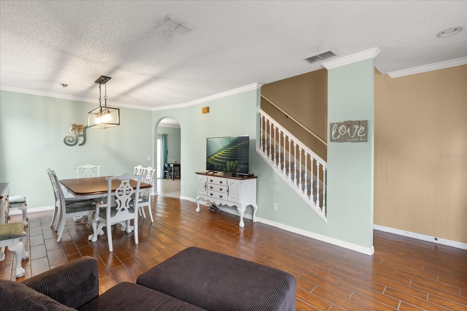 Image 8 of 35 For 616 Buckingham Drive