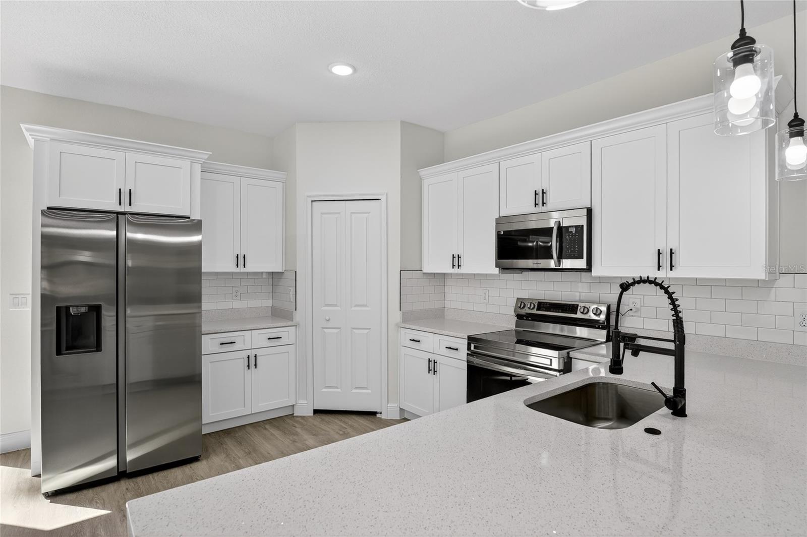 Image 5 of 22 For 9690 Cortlandt Drive