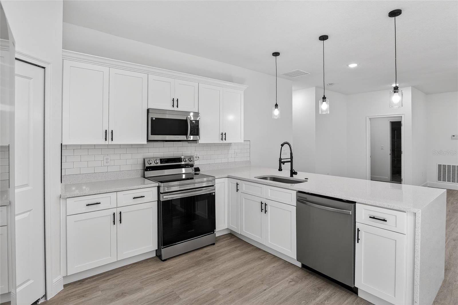 Image 9 of 22 For 9690 Cortlandt Drive