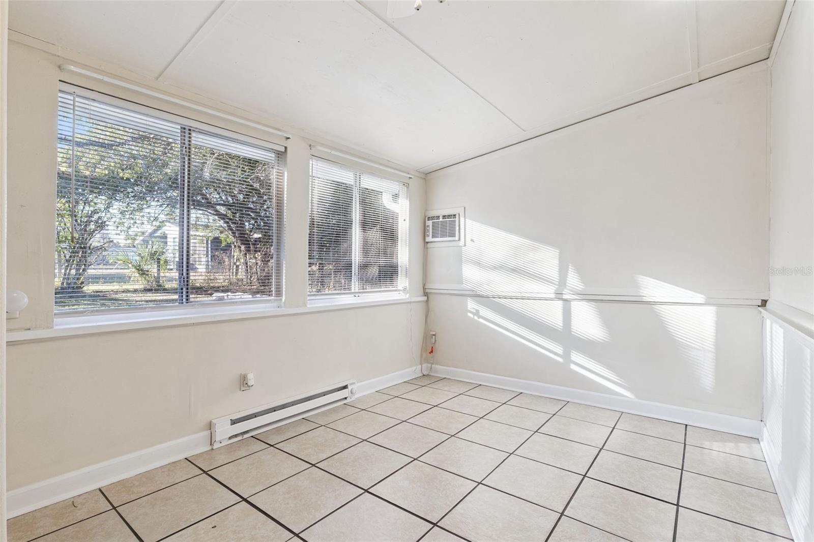 Image 16 of 23 For 1576 Zinnia Drive