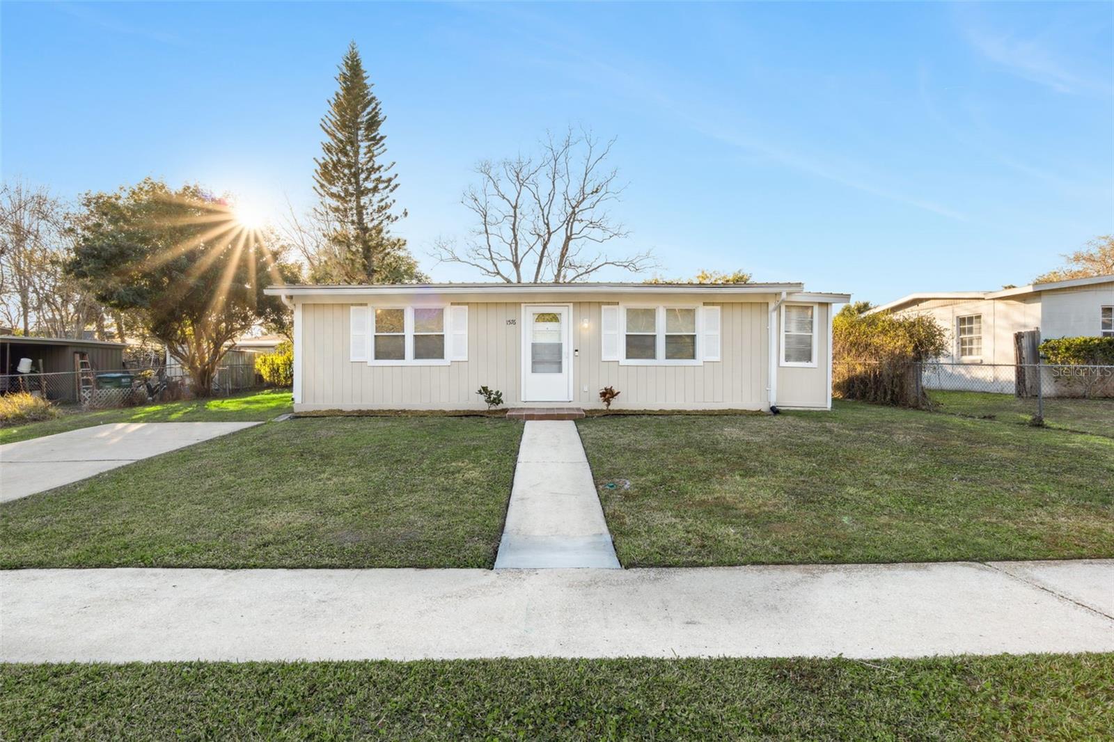 Image 2 of 23 For 1576 Zinnia Drive