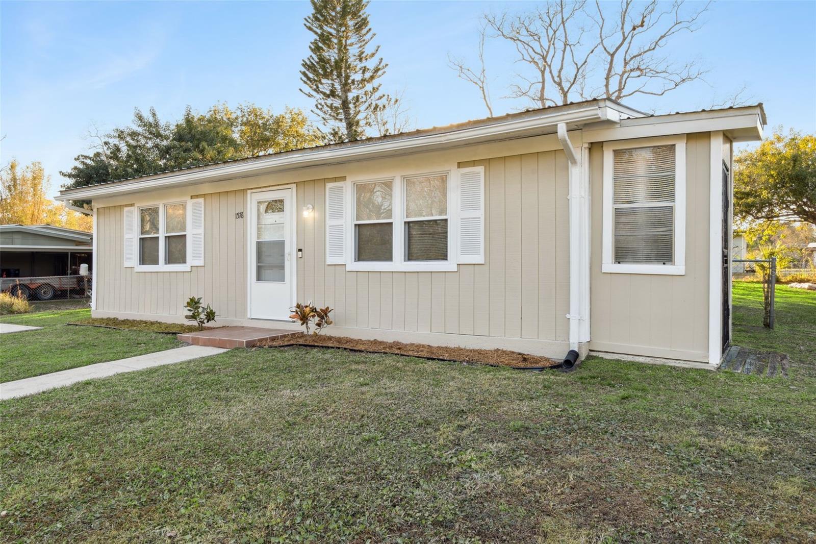 Image 3 of 23 For 1576 Zinnia Drive