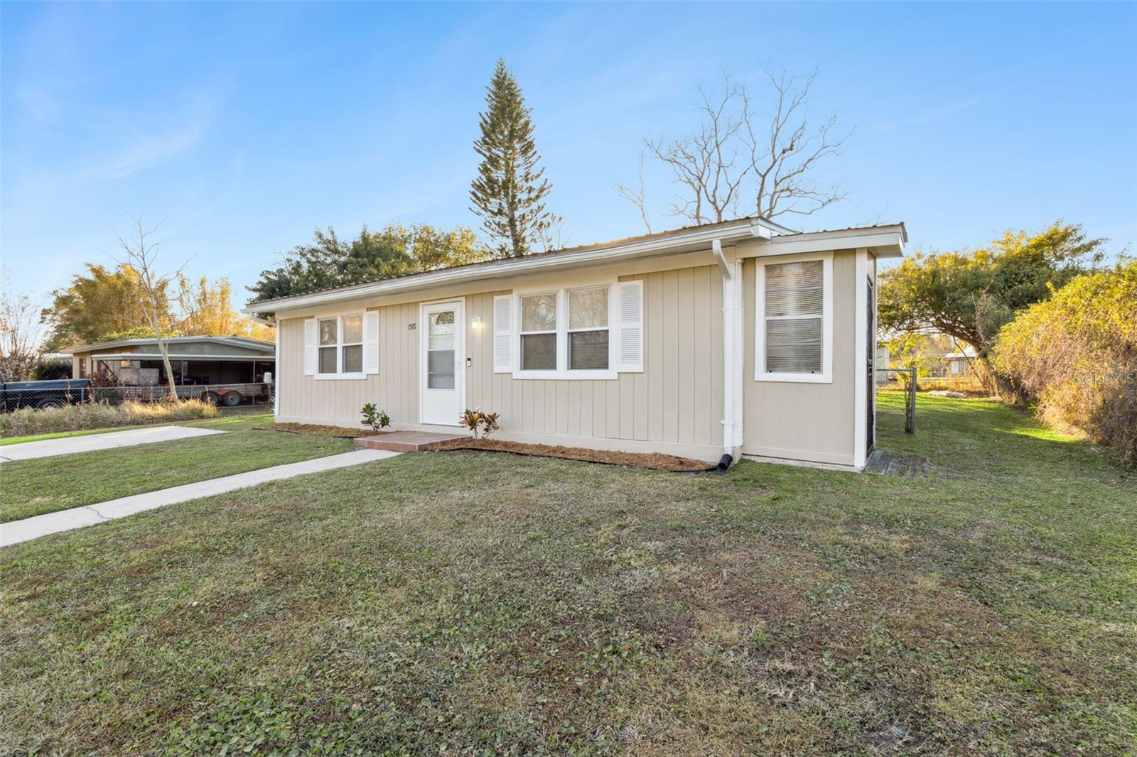 Image 4 of 23 For 1576 Zinnia Drive