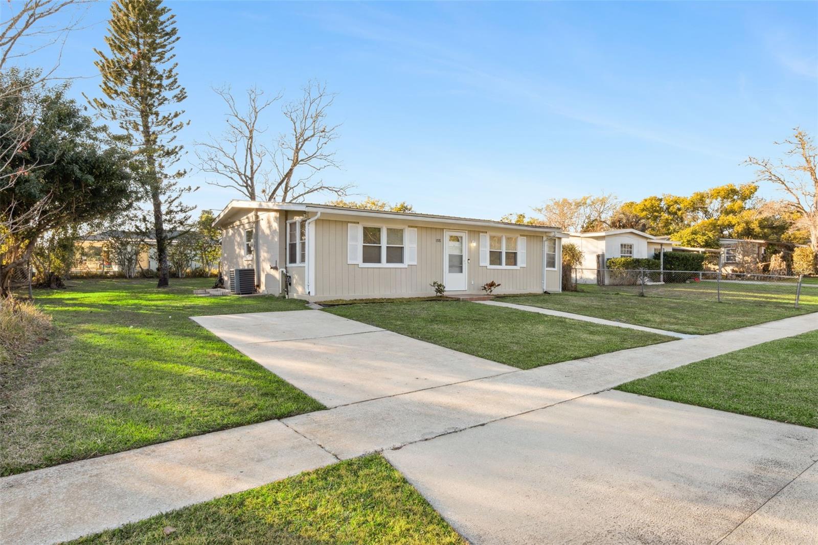 Image 5 of 23 For 1576 Zinnia Drive