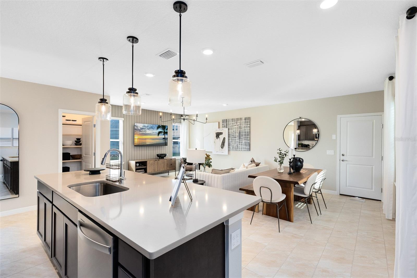 Image 4 of 33 For 10716 Leafy Laurel Street