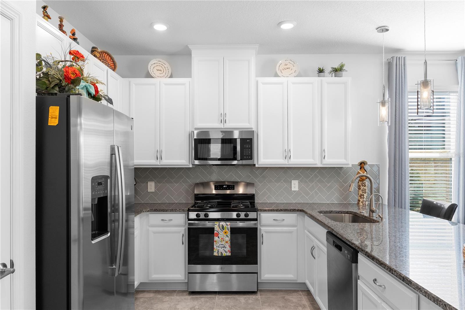 Image 49 of 97 For 2812 Hilltop Road