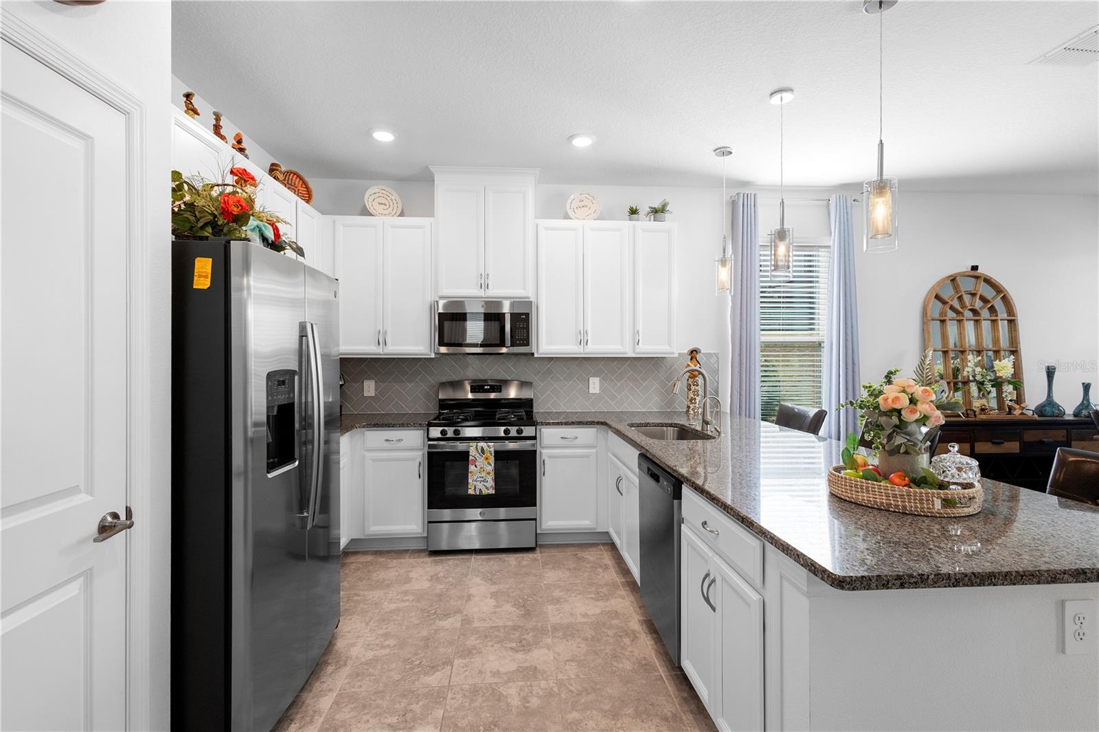 Image 52 of 97 For 2812 Hilltop Road