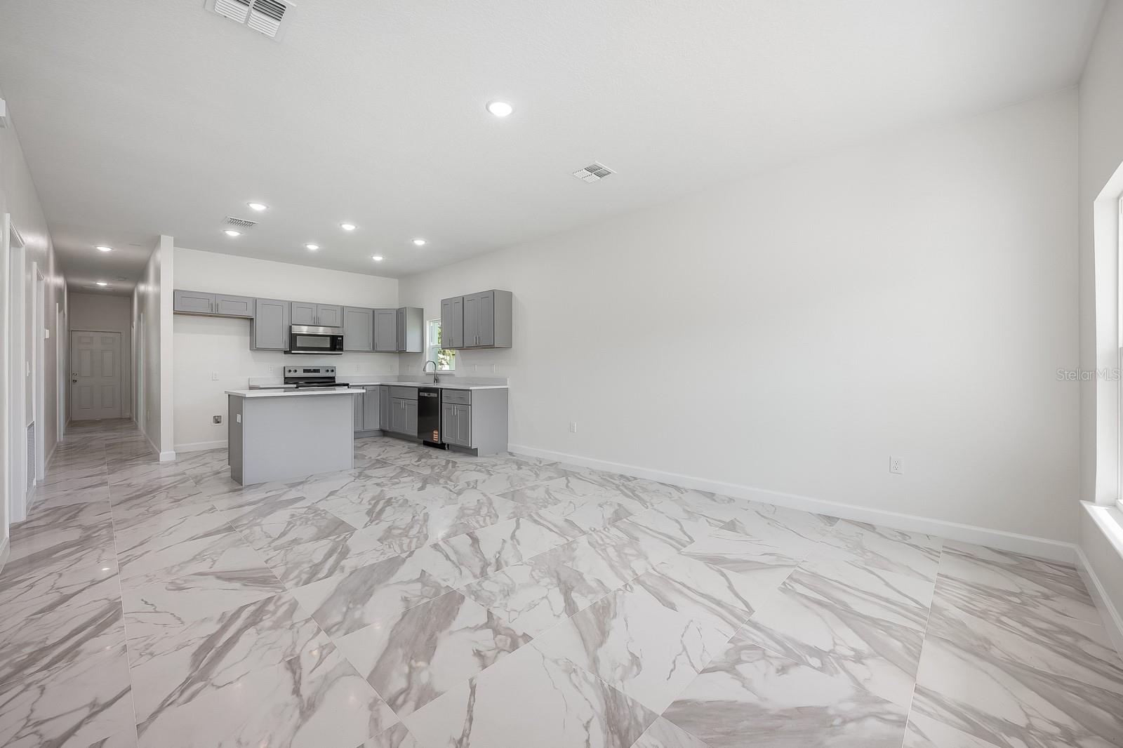 Image 18 of 23 For 1720 Deleon Avenue