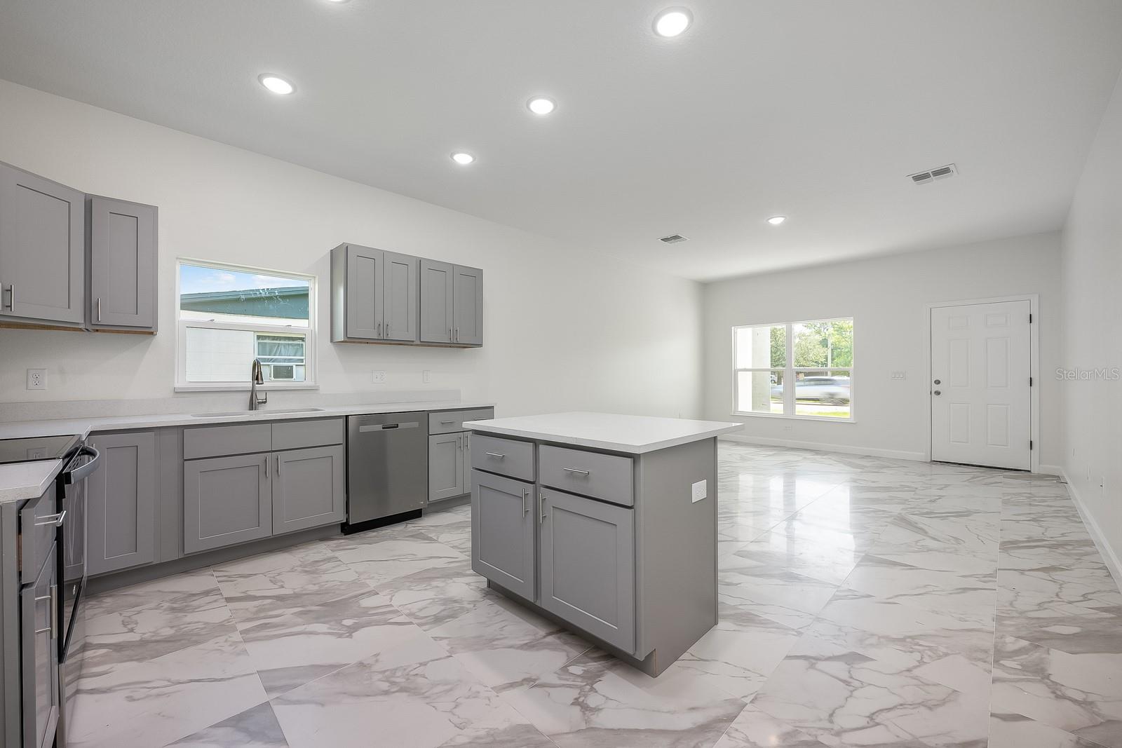 Image 21 of 23 For 1720 Deleon Avenue