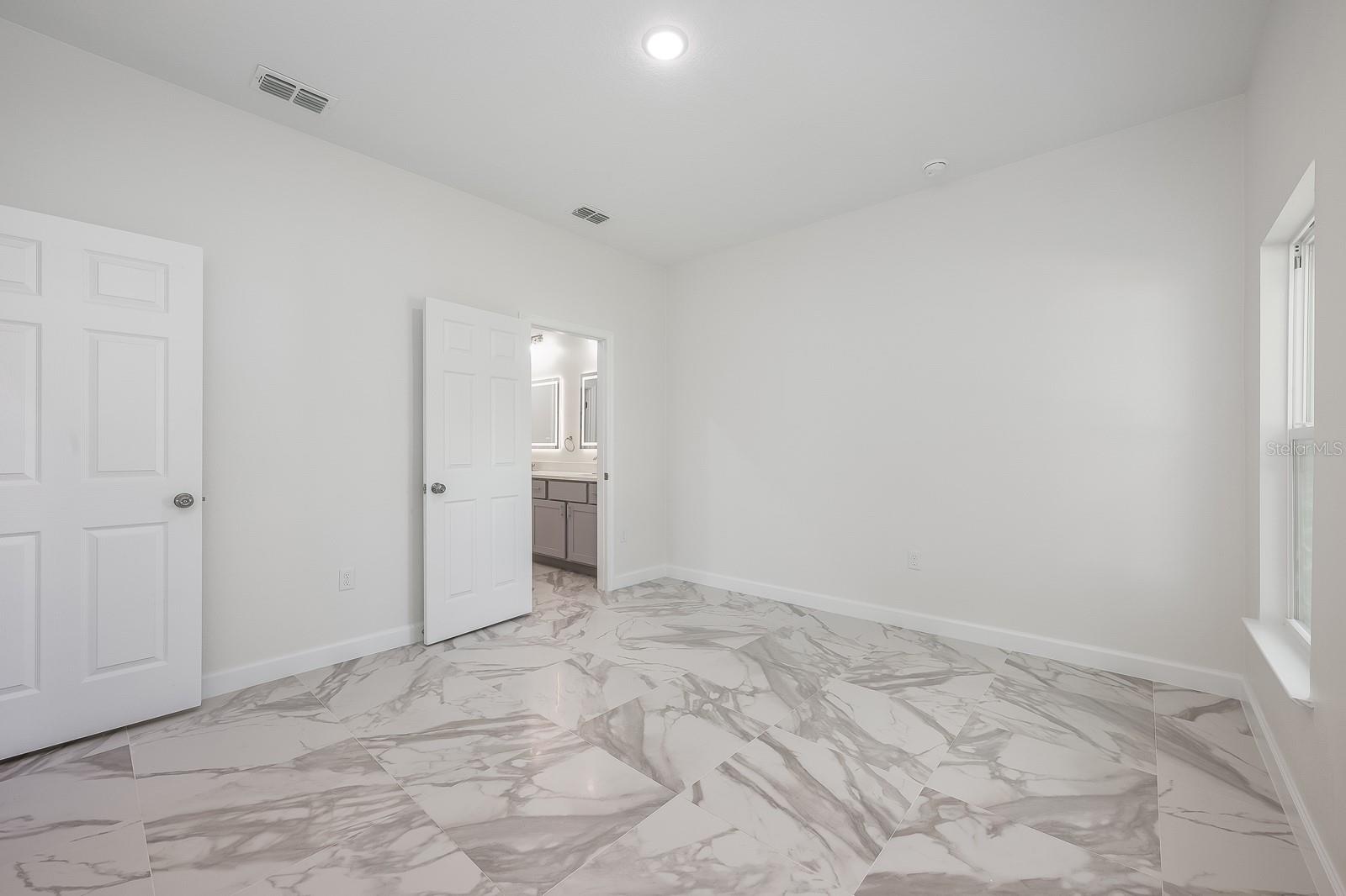 Image 22 of 23 For 1720 Deleon Avenue