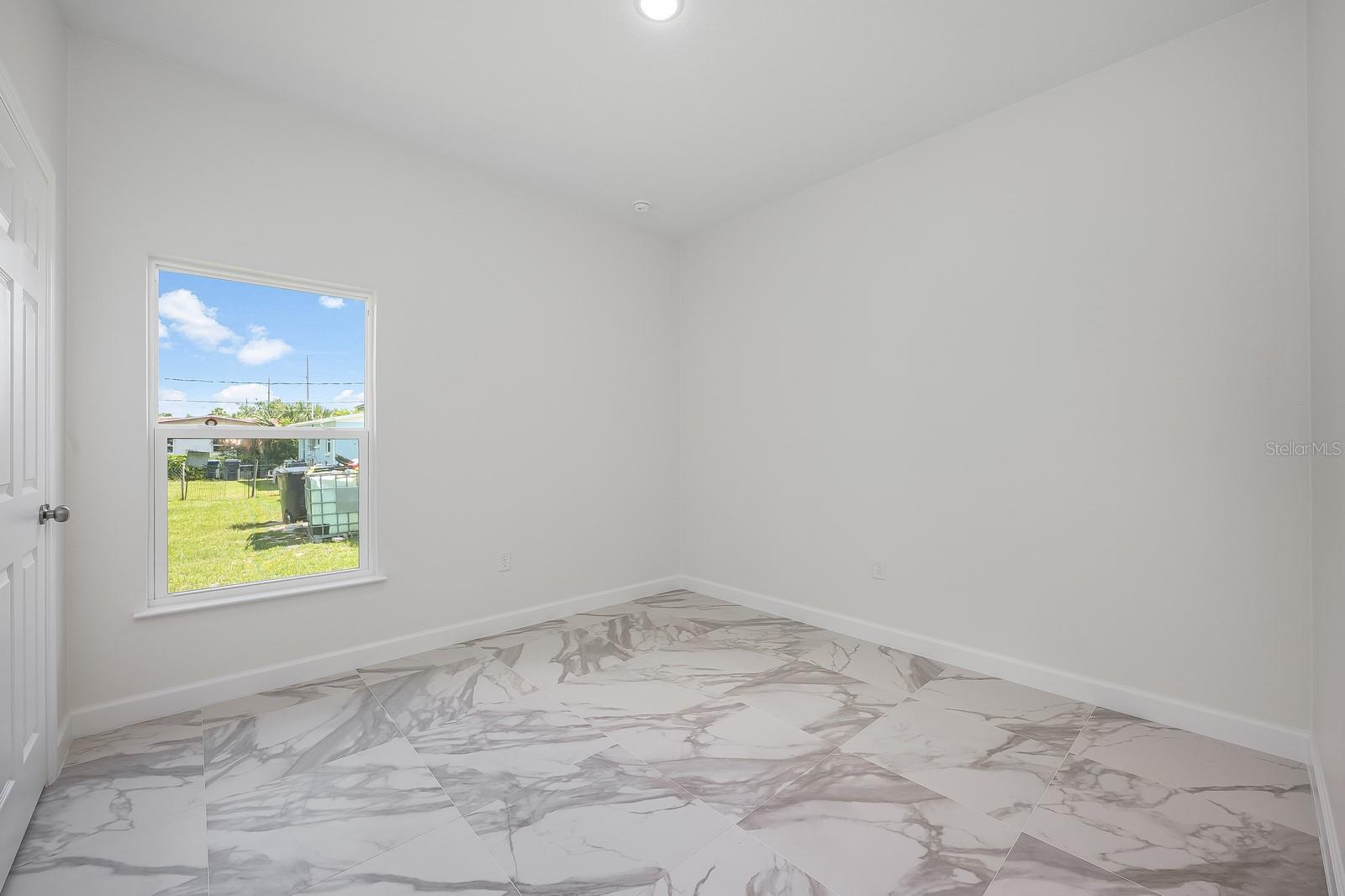 Image 8 of 23 For 1720 Deleon Avenue